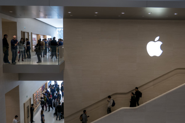 apple-600×401
