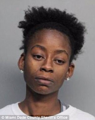 4614FC2700000578-5055085-Tina_Farrington_pictured_31_who_allegedly_suffocated_her_daughte-m-53_1510001061747